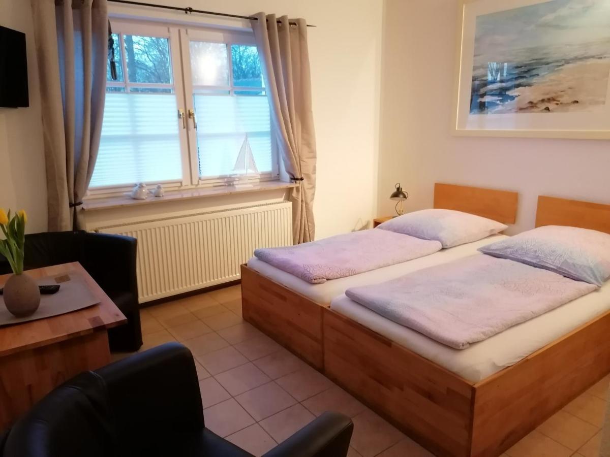 Boddenhus Auf Ruegen - Ferienwohnungen Und Pension Rappin ภายนอก รูปภาพ
