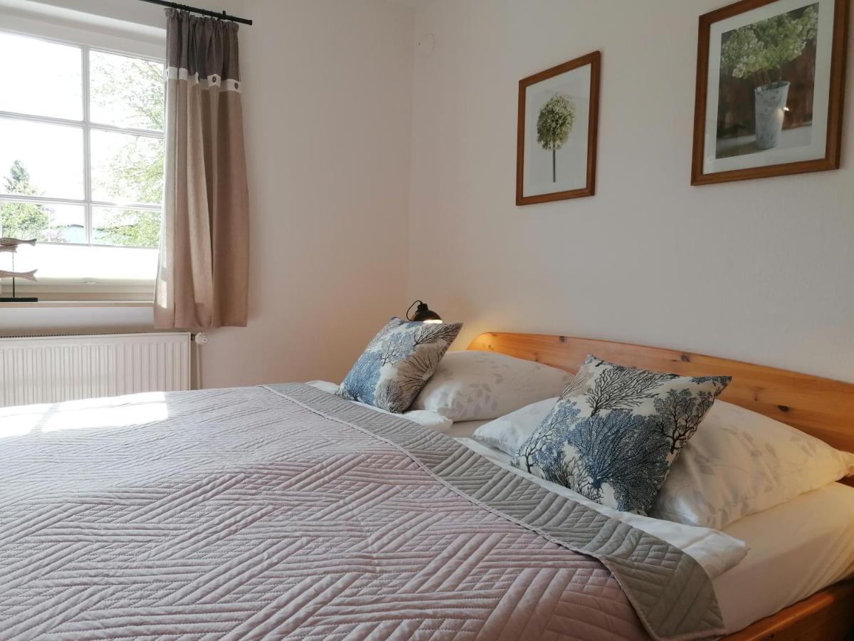 Boddenhus Auf Ruegen - Ferienwohnungen Und Pension Rappin ภายนอก รูปภาพ