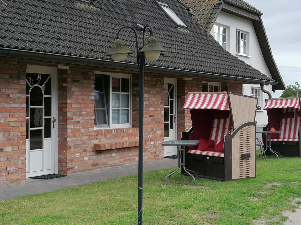 Boddenhus Auf Ruegen - Ferienwohnungen Und Pension Rappin ภายนอก รูปภาพ