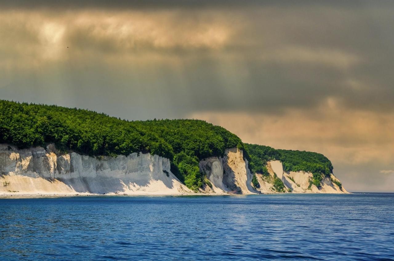 Boddenhus Auf Ruegen - Ferienwohnungen Und Pension Rappin ภายนอก รูปภาพ